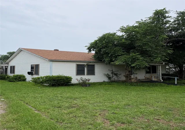 Photo 3 of Single family home for sale at 407 N Lane St, Decatur, TX 76234 | MLS# 21054965 | Listing updated on 2026-09-09
