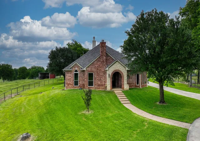Photo 2 of House for sale at 398 J O Junge Rd, Cleburne, TX 76033 | MLS# 21063508 | Listing updated on 2026-09-10