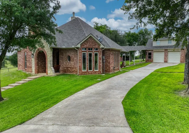 Photo 3 of House for sale at 398 J O Junge Rd, Cleburne, TX 76033 | MLS# 21063508 | Listing updated on 2026-09-10