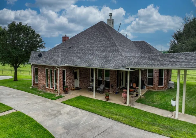Photo 4 of House for sale at 398 J O Junge Rd, Cleburne, TX 76033 | MLS# 21063508 | Listing updated on 2026-09-10