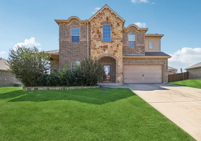 Photo 1 of Sale Pending at 1506 Oak Park Ln, Cedar Hill, TX 75104 | MLS# 21069151 | Listing updated on 2026-10-19