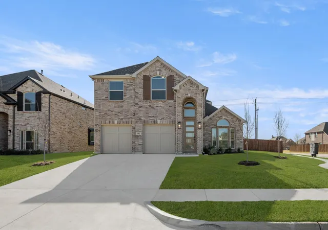 Photo 1 of Single family home for sale at 402 Crestview Dr, Midlothian, TX 76065 | MLS# 21069904 | Listing updated on 2026-09-22