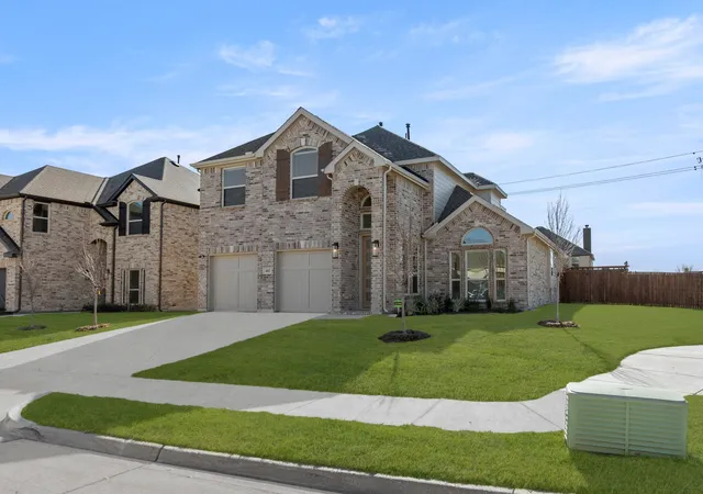 Photo 2 of Single family home for sale at 402 Crestview Dr, Midlothian, TX 76065 | MLS# 21069904 | Listing updated on 2026-09-22