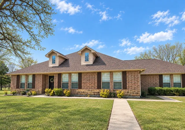 Photo 2 of Single family home for sale at 2801 Fm 1816, Bowie, TX 76230 | MLS# 21070008 | Listing updated on 2026-09-12