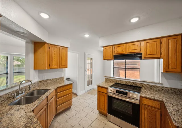 Photo 4 of Single family home for sale at 7508 Jamie Renee Ln, North Richland Hills, TX 76182 | MLS# 21070574 | Listing updated on 2026-10-03