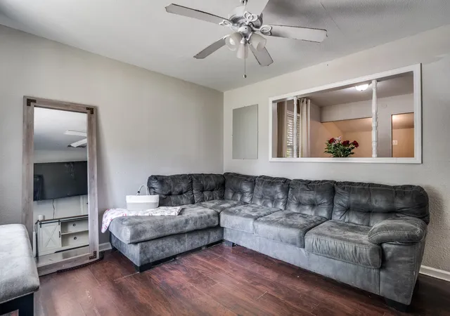 Photo 3 of Single family home for sale at 1309 Woodcrest Dr, Mesquite, TX 75149 | MLS# 21071772 | Listing updated on 2026-09-10