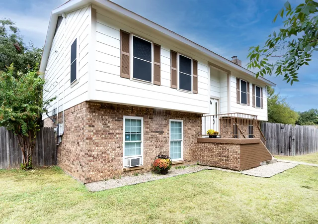 Photo 1 of Single family home for sale at 5000 Bama Dr, Arlington, TX 76017 | MLS# 21073225 | Listing updated on 2026-09-12