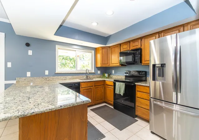 Photo 3 of Single family home for sale at 5000 Bama Dr, Arlington, TX 76017 | MLS# 21073225 | Listing updated on 2026-09-12