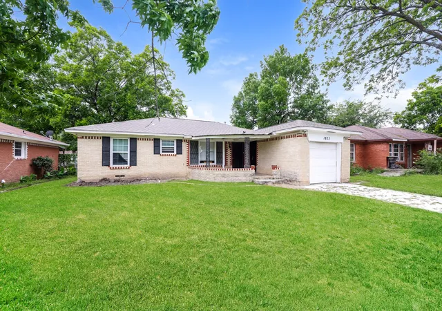 Photo 2 of Sale Pending at 1823 Houghton Rd, Dallas, TX 75217 | MLS# 21069970 | Listing updated on 2026-09-14