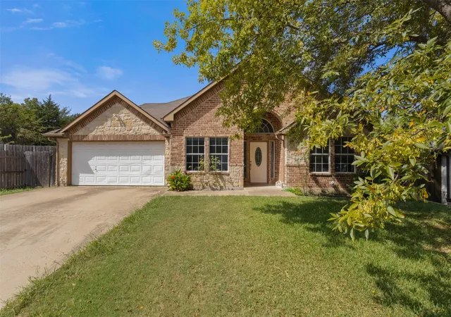 Photo 1 of Single family home for sale at 490 Lynne Dr, Rockwall, TX 75032 | MLS# 21076864 | Listing updated on 2026-09-12