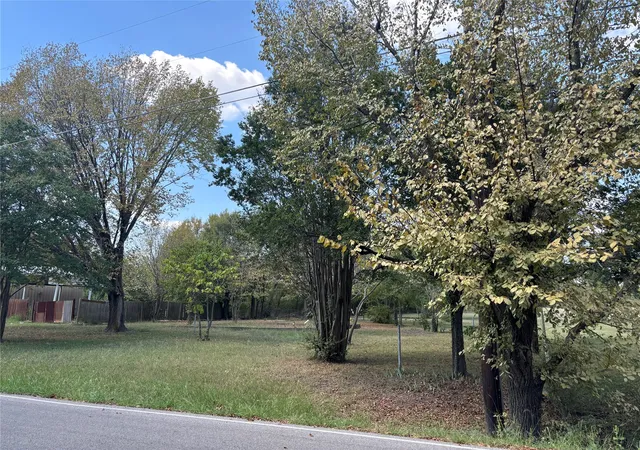 Photo 1 of Sale Pending at 805 Ard Rd, Seagoville, TX 75159 | MLS# 21077785 | Listing updated on 2026-09-16