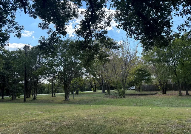 Photo 2 of Sale Pending at 805 Ard Rd, Seagoville, TX 75159 | MLS# 21077785 | Listing updated on 2026-09-16
