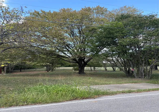 Photo 3 of Sale Pending at 805 Ard Rd, Seagoville, TX 75159 | MLS# 21077785 | Listing updated on 2026-09-16