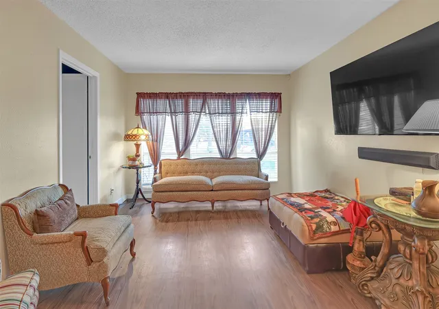 Listing Photo 3 - Condo for sale in building located at 5624 Boca Raton Blvd, Fort Worth, TX 76112 - Unit #133