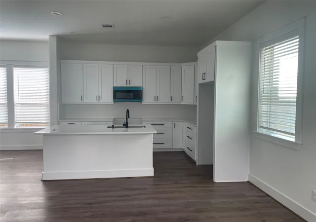 Photo 4 of Sale Pending at 3535 Spring Ave, Dallas, TX 75210 | MLS# 21078405 | Listing updated on 2026-09-09