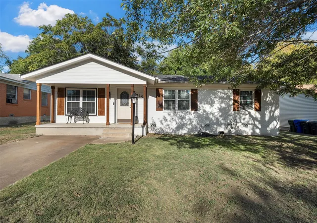 Photo 3 of Single family home for sale at 1725 La Porte Dr, Waco, TX 76710 | MLS# 21077159 | Listing updated on 2026-09-24