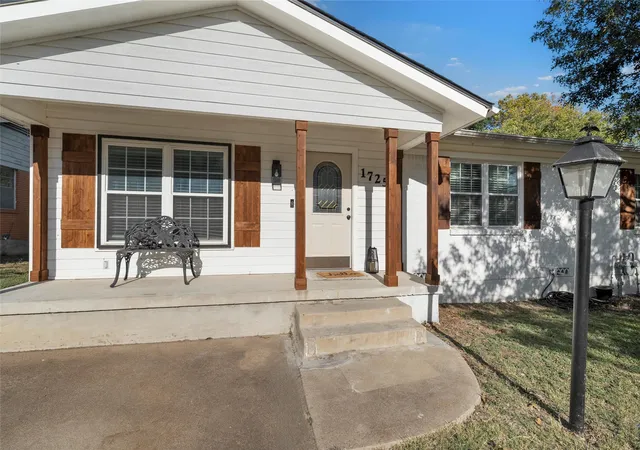 Photo 3 of Single family home for sale at 1725 La Porte Dr, Waco, TX 76710 | MLS# 21077159 | Listing updated on 2026-09-24