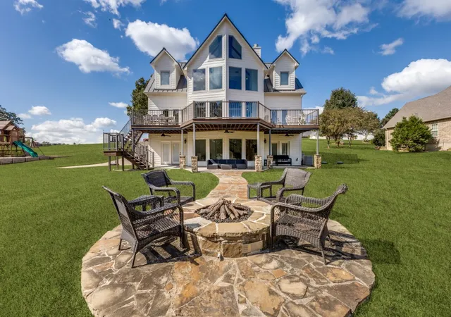 Photo 1 of Single family home for sale at 5848 Lago Vista Dr, Athens, TX 75752 | MLS# 21079018 | Listing updated on 2026-09-08