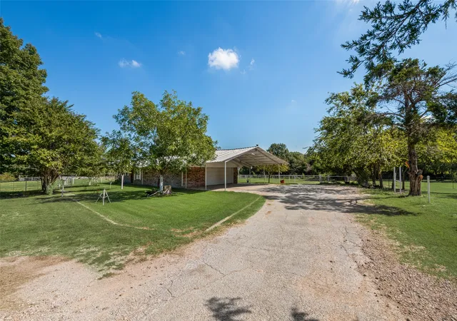 Photo 3 of Single family home for sale at 3092 N Trinity St, Decatur, TX 76234 | MLS# 21082002 | Listing updated on 2026-09-14