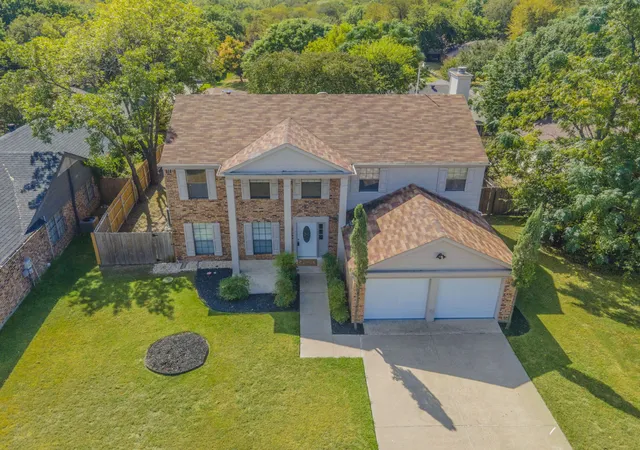 Photo 3 of Sale Pending at 2321 Warwick Ave, Grand Prairie, TX 75052 | MLS# 21082871 | Listing updated on 2026-09-10