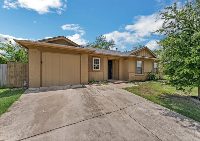 Single family home for sale at 5921 Sea Breeze Ln, Fort Worth, TX 76135 | MLS# 21086735