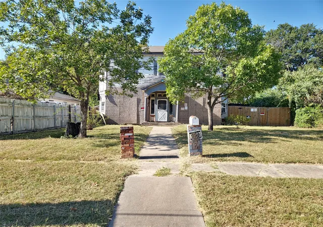 Photo 1 of Single family home for sale at 650 W 6th Ave, Corsicana, TX 75110 | MLS# 21089535 | Listing updated on 2026-09-11
