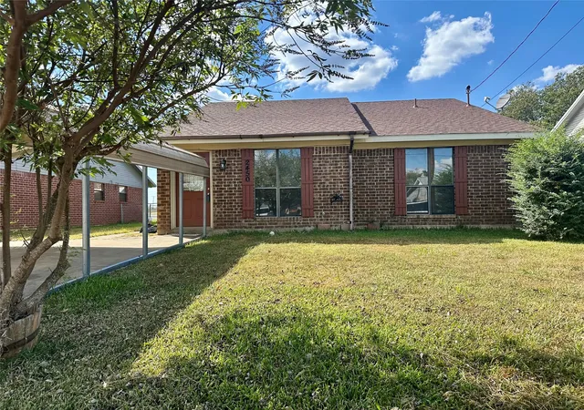 Photo 2 of Single family home for sale at 2450 Se 40th St, Paris, TX 75460 | MLS# 21077765 | Listing updated on 2026-09-11