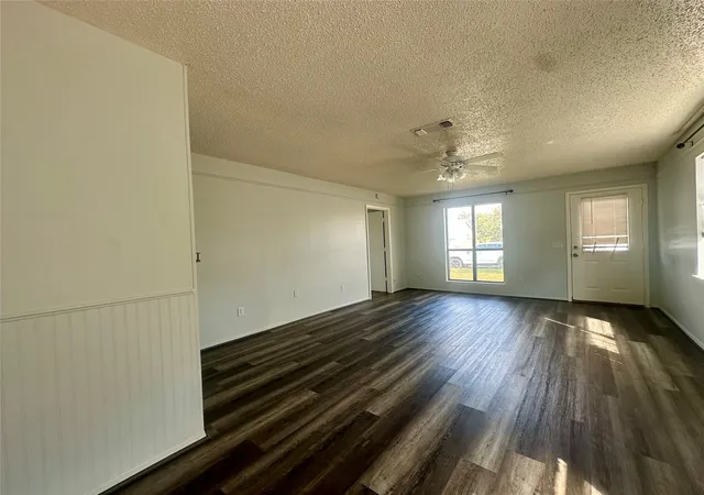 Photo 3 of Single family home for sale at 2450 Se 40th St, Paris, TX 75460 | MLS# 21077765 | Listing updated on 2026-09-11