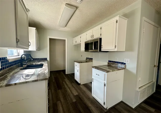 Photo 4 of Single family home for sale at 2450 Se 40Th St, Paris, TX 75460 | MLS# 21077765 | Listing updated on 2026-09-11