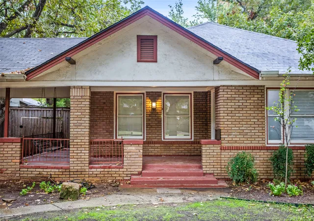 Photo 3 of Single family home for sale at 2303 Mistletoe Dr, Fort Worth, TX 76110 | MLS# 21091394 | Listing updated on 2026-09-12
