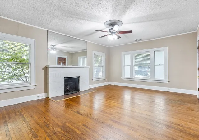 Photo 4 of Single family home for sale at 2303 Mistletoe Dr, Fort Worth, TX 76110 | MLS# 21091394 | Listing updated on 2026-09-12