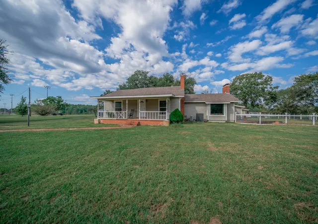 Photo 1 of Sale Pending at 1901 Byrd Rd, Jacksonville, TX 75766 | MLS# 21090271 | Listing updated on 2026-09-24