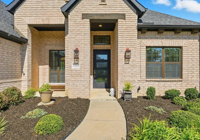 Photo 4 of Single family home for sale at 1319 Hicks Trl, Allen, TX 75002 | MLS# 21093969 | Listing updated on 2026-09-12