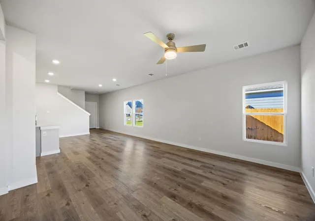 Photo 3 of Single family home for sale at 1017 Park Oak Ln, Crowley, TX 76036 | MLS# 21095390 | Listing updated on 2026-08-02