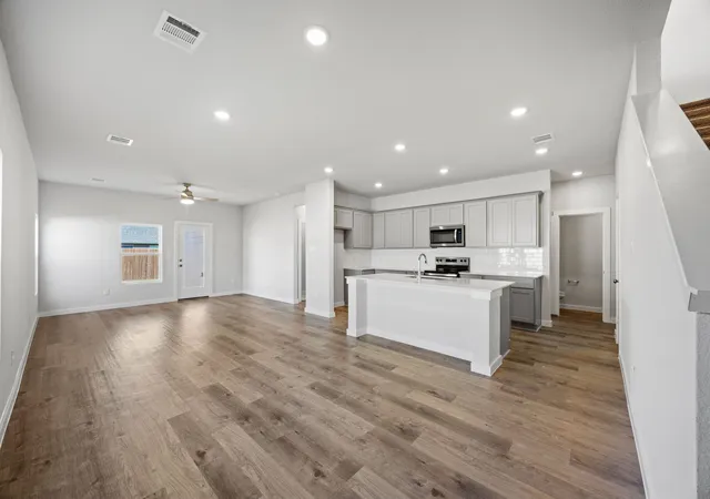 Photo 3 of Single family home for sale at 1017 Park Oak Ln, Crowley, TX 76036 | MLS# 21095390 | Listing updated on 2026-08-02