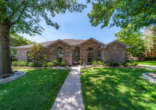 Photo 1 of Single family home for sale at 8518 Bridgewater Dr, Rowlett, TX 75088 | MLS# 21095856 | Listing updated on 2026-09-19