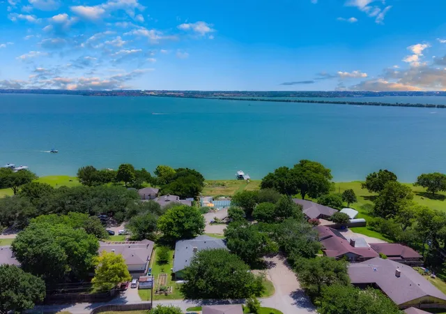 Photo 2 of Single family home for sale at 8518 Bridgewater Dr, Rowlett, TX 75088 | MLS# 21095856 | Listing updated on 2026-09-19