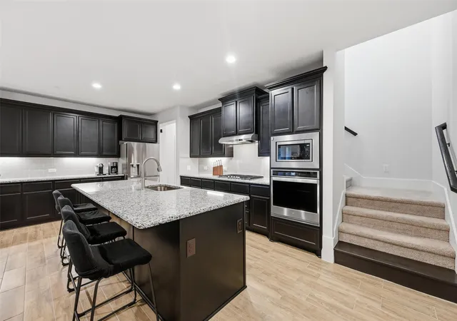 Photo 2 of Single family home for sale at 813 Comal Dr, Mansfield, TX 76063 | MLS# 21097575 | Listing updated on 2026-08-01