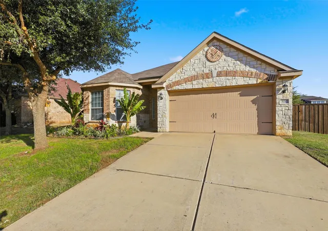 Photo 2 of Sale Pending at 521 Bailer Dr, Crowley, TX 76036 | MLS# 21099058 | Listing updated on 2026-07-30