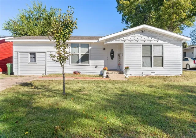 Photo 2 of Single family home for sale at 6621 Onyx Dr N, North Richland Hills, TX 76180 | MLS# 21097754 | Listing updated on 2026-09-10