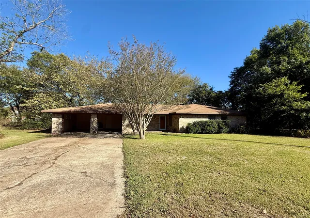 Photo 1 of Single family home for sale at 208 W Main St, Cumby, TX 75433 | MLS# 21066996 | Listing updated on 2026-08-02