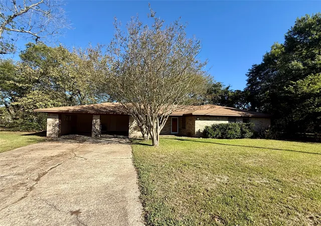 Photo 3 of Single family home for sale at 208 W Main St, Cumby, TX 75433 | MLS# 21066996 | Listing updated on 2026-08-02