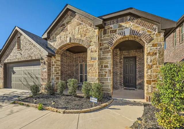 Photo 3 of Single family home for sale at 4200 Snowberry Ln, Crowley, TX 76036 | MLS# 21101809 | Listing updated on 2026-07-30