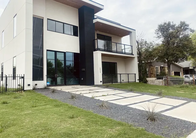 Photo 3 of Single family home for sale at 2422 S Ewing Ave, Dallas, TX 75216 | MLS# 21102159 | Listing updated on 2026-08-01