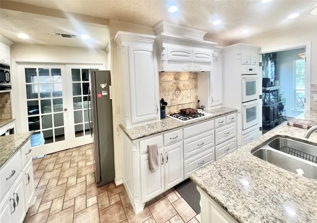 Photo 3 of Single family home for sale at 2626 Shoreline Dr, Sherman, TX 75092 | MLS# 21102482 | Listing updated on 2026-10-04