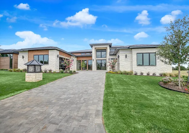 Photo 2 of Single family home for sale at 109 Island Ct, Horseshoe Bay, TX 78657 | MLS# 21102441 | Listing updated on 2026-09-14
