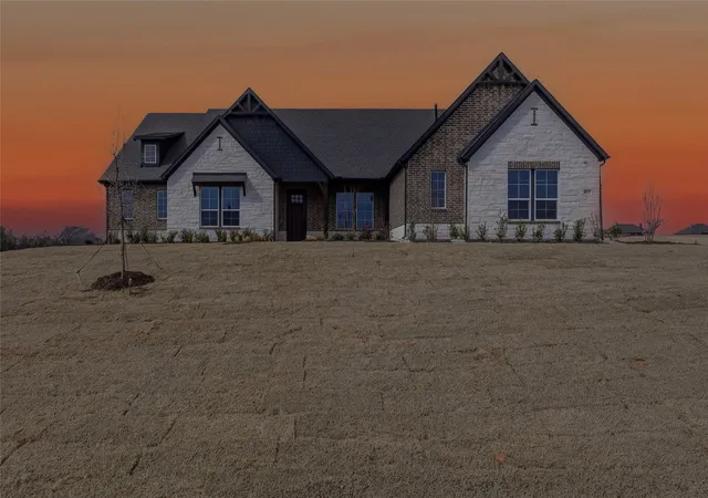 Photo 1 of Single family home for sale at 812 Valley Ridge Rd, Van Alstyne, TX 75495 | MLS# 21102280 | Listing updated on 2026-09-10