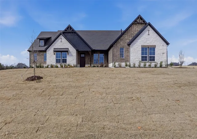 Photo 2 of Single family home for sale at 812 Valley Ridge Rd, Van Alstyne, TX 75495 | MLS# 21102280 | Listing updated on 2026-09-10