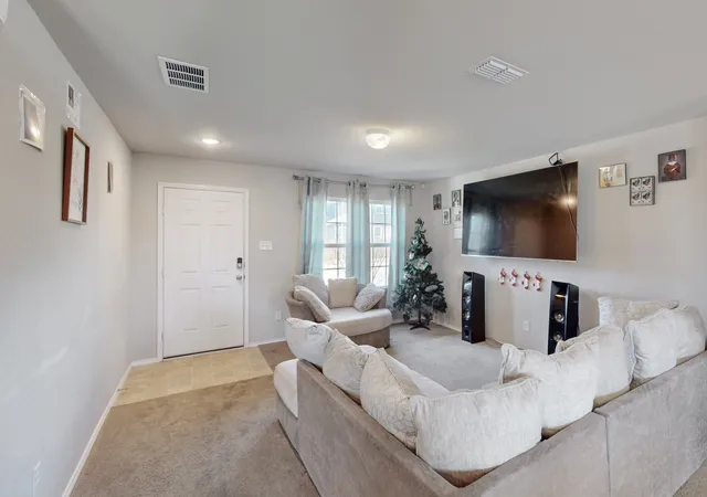 Photo 2 of Single family home for sale at 7812 Schooner Dr, Fort Worth, TX 76179 | MLS# 21104810 | Listing updated on 2026-09-10