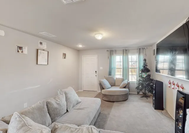 Photo 3 of Single family home for sale at 7812 Schooner Dr, Fort Worth, TX 76179 | MLS# 21104810 | Listing updated on 2026-09-10